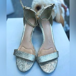 Dress sandals in champagne color! Goes with silver and gold dresses